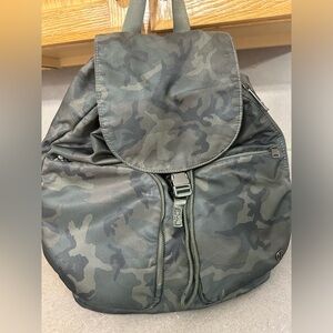 Lululemon Carry Onward Rucksack *12L
Woodland Camo Multi Green